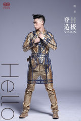 组图：魏晨身穿个性雨衣演绎神秘特工