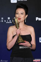 组图：苗可丽夺戏剧类女主角 狂吃凤梨带好运