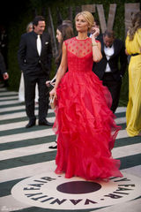 高清组图：奥斯卡派对克莱尔-丹妮斯玫红色礼服