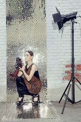 组图：《天涯明月刀》张定涵杂志封面展现双重性格