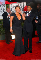 高清图：玛丽亚-凯莉亮相红毯 微笑灿烂双峰迷人