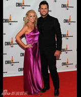 幻灯图集：妮可-基德曼闪耀CMA乡村音乐奖红毯