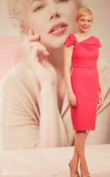 组图：米歇尔-威廉姆斯亮相日本 红裙优雅靓丽