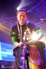 组图：彭坦跨年演出 春晓意外登台读秒迎新