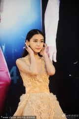 组图：Angelababy长裙华丽如公主 深V勇秀平胸