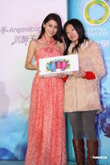 组图：Angelababy代言洗发水自称资深JAY迷