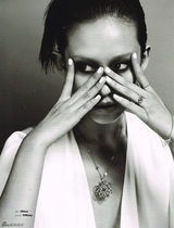 组图：模特高莹成封面女郎 完美演绎张力个性