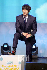 组图：韩星孙浩英迎34岁生日 与粉丝同庆祝