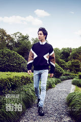 明星爱街拍：薛之谦偶遇时尚 打造花样年华