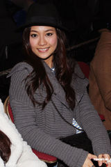 组图：关之琳徐濠萦等众星捧场黄伟文作品展