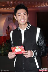 组图：王维基港视再投三千万 陈锦鸿签约4年