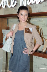 组图：廖碧儿生日避谈陈豪 不理会与富二代恋情传闻