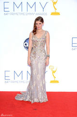 组图：艾美奖红毯 凯特-玛拉刺绣长裙宛如花仙