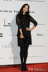 组图：韩组合f(x)SHINee等齐聚展青春时尚气息