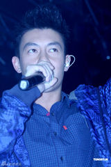 组图：陈冠希现身京城任表演嘉宾 艳照门曾一度迷失