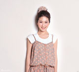 组图：周毅轻淑女复古写真 笑容绽放清新怡人