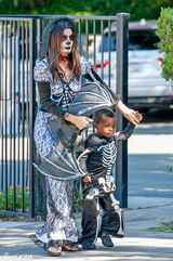 放大镜：好莱坞群星万圣节“捣蛋”指南(组图)