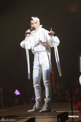 高清图：萧敬腾台北演唱会 再度挑战快歌舞曲