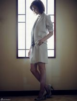 组图：张溪芸拍韩系风大片 浅色夏装展清新风格