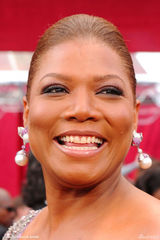 高清组图：奥斯卡红毯 奎因-拉蒂法礼服粉嫩 