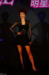 组图：杨恭如耿乐等众星盛装出席时尚盛典