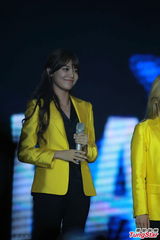 组图：少女时代靓丽抵港 热力献唱嗨翻全场