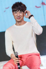 独家：神话JUNJIN空降上海 与粉丝开心互动