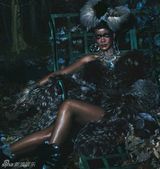 组图：蕾哈娜炫彩妆容大片 暗黑精灵部落野性风