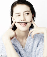 组图：高圆圆封面写真曝光 鬼马神情可爱率真