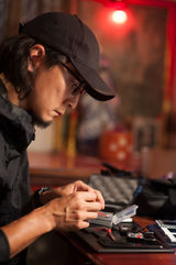 组图：《窃听风云3》终极海报 最危险土豪组团