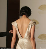 组图：林志玲高开叉旗袍亮相 大露玉背美腿晃眼