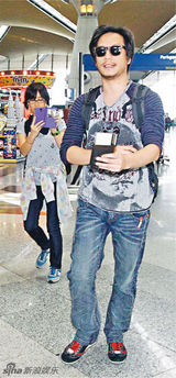 组图：彭顺默认获李心洁原谅 香港转机避走北京