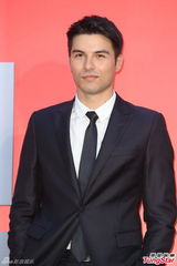 组图：凤小岳激吻郭采洁 女友一点都不担心