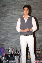 组图：赵又廷高圆圆好事近 情侣档抵沪分开捞金