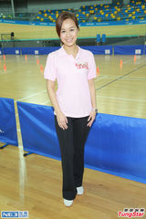 组图：朱晨丽母亲节赠大红包 黄心颖越洋献花