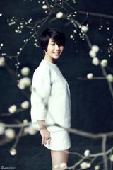 组图：许茹芸登杂志封面 回眸一笑显清新