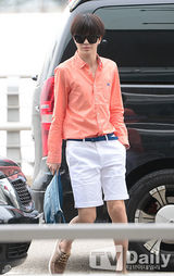 组图：SHINee等亮相机场 全副武装走神秘路线