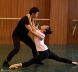 组图：武警文工团《阳光下的卫士》为党庆生