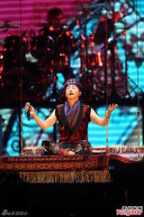 组图：多变哈林(庾澄庆)唱金曲 登小巨蛋万人同欢