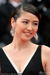 组图：日本女星长泽雅美亮相 镂空黑裙半球隐现