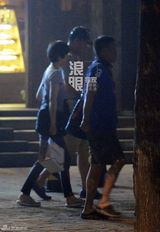 组图：老同学情谊深！徐帆胡军何冰约局叙旧