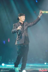 组图：张学友郑秀文等红馆开唱致敬张耀荣