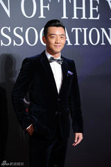 组图：郑恺黄觉林保怡阚清子助阵GQ红毯星光足