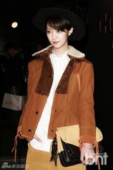 组图：BEAST尹斗俊f(x)宋茜惊艳等亮相时尚活动