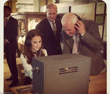 组图：凯特王妃参观破译局 高挑身材显皇室气质