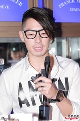 组图：吴建豪证何超莲吴克群甜蜜游韩国