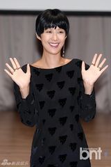 组图：李孝利出席发布会 低胸短裙性感十足