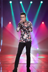 组图：小沈阳为爱妻沈春阳献歌 多亮携北舞校花共舞