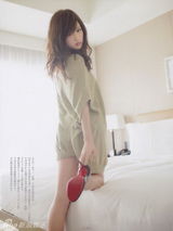 组图：前田敦子清新写真秀发凌乱 显慵懒妩媚