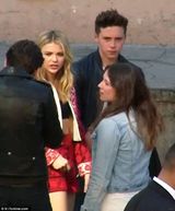 组图：超杀女布鲁克林撇传闻再度约会 谈笑风生